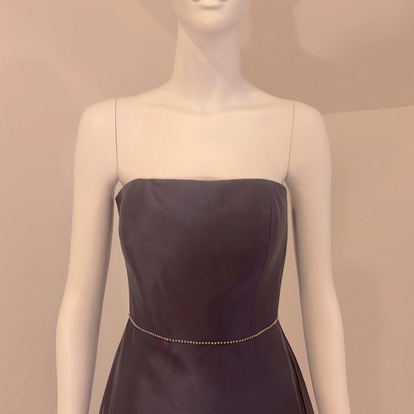 Sample NWT- Lela Rose size 8 Onyx Grey- organdy Pristine
Strapless - Picture 3 of 9